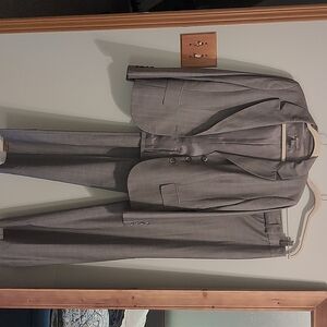 Ann Taylor (Spring/Summer weight) Suit Size 12 jacket Size 10 Margo style pant